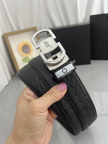 品名：万宝龙 Montblanc 自动带 材质：原单牛皮腰带 百分百头层牛皮腰带保证真皮，24K纯钢扣，专柜原单品质、做工精细，时尚大牌，送人自用首选 包装：