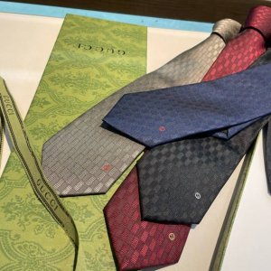 特批 G家专柜新款 Gg标识印花领带 男士领带，稀有采用经典小G Logo提花展现精湛手工与时尚优雅的理想选择，这款领带将标志性完美的结合，以时尚搭配手法演绎的