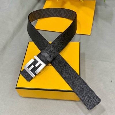 Fendi 芬迪 专柜同款 宽4.0Cm 双环正反用腰带 Ff按钉搭扣 黑色Cuoio Romano皮革材质 反面面料带有烟草灰和黑色Ff图案 黑色珐琅金属饰面