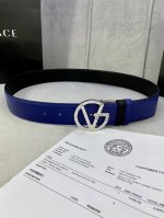 宽度4.0Cm Versace 范思哲 此款两面用皮革腰带的搭扣饰有品牌标志性的金 银色闪光virtus五金配件。