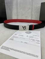 宽度3.5Cmversace 范思哲 此款柔软的手掌纹皮带饰有一个几何形状的希腊回纹别扣，既时尚又优雅。