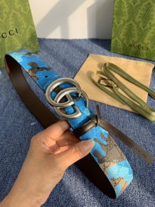 品牌 古驰 Gucci DDD 描述 采用高级Gucci Signature真皮精制而成，触感厚实，饰以双G商标带扣。腰带为意大利尺寸，请在购买前参阅腰带尺寸指