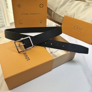 原版包裝 L0Uis Vuitt0N 今季新品 驢家男士原單腰帶 寬度35毫米 定制進口雙面頭層荔枝紋小牛皮壓花 搭配全新開模針扣 經久耐用 百搭款