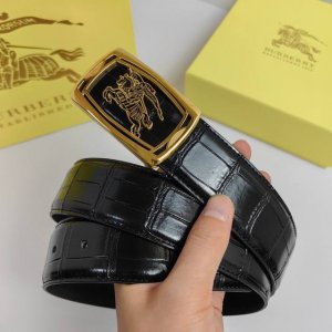特 巴宝莉在售爆款 经典鳄鱼纹 感谢客户反馈实拍图 顶级货 自己看细节 尺寸3.8Cm 码数齐全