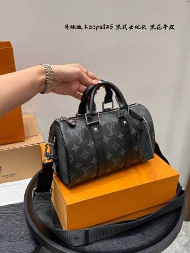 礼盒包装 复刻版！黑花配皮 男帅女飒！！Lv Keepall25 黑武士真的泰裤辣 Keepall 25枕头包 黑银配色 时髦与酷酷并存 黑色老花有辨识度又低调