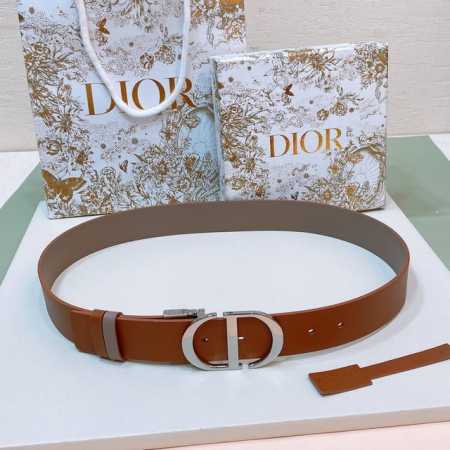 特 3.5Cm D Ior 30 Montaigne *Cd*腰带 饰有*Christian Dior*标志 富有光泽的金色饰面金属细节 两个可拆卸环 小牛皮腰 - 点击图像关闭