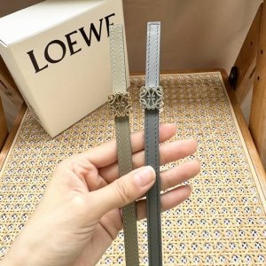 特 Loewe 女士新款腰带 1.0Cm宽 可两用 五金挂锁设计 光滑牛皮革窄版腰带