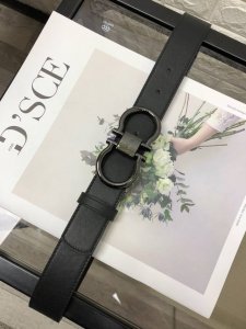 菲拉格慕：原单头层牛皮平纹带身，黑啡双色一体，正反两面可用.搭配原单扣,长短可自行裁剪.原产皮料定制，专柜宽度3.5