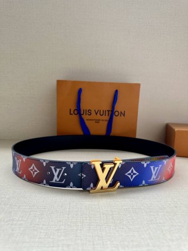 特 4.0宽lv Pyramide This Is Not Mng 双面腰带令 Monogram 图案沉入朦胧意境，反面衔接做旧光滑牛皮革，一展艺术气息。Lv