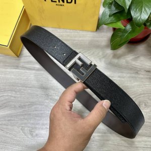 特 Fendl 芬迪 宽40Mm双面原版小牛皮 搭配单钌钯电镀扣 完美的手感.油边 出众的设计.风格 高贵奢华 时尚大方 高清实拍 货真价实 品质保证 双面用