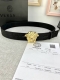 宽度：4.0Cm 范思哲 此款帆布回纹皮底 腰带饰有标志性的versace美杜莎头像扣，彰显品牌格调。是一款精美的衣橱必备单品。