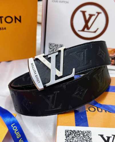 皮带：Lv..路易..威登顶级复刻. 腰带：原单品质百分百头层牛皮，保证真皮。雕花双层工艺.真空电镀.永不掉色.24K纯钢扣进口头层牛皮，老花，黑格，棕格，黑花
