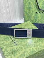 当季新款，衔接品牌的过去和现在，以焕新方式继续演绎经典元素。这款双面进口牛皮单面压花黑色腰，饰有Gg字母交织图案，以Gucci刻花呈现长方形搭扣开合设计，3.5