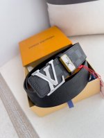 品名： Lv..路易..威登腰带皮带原单 型号：挂扣，经典纯钢材质挂扣，头层牛皮，图片实物拍摄 材料：头层牛皮，挂扣系列，纯钢材质扣头，钯镀电镀工艺永不掉色。原
