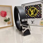 品名：Lv..路易..威登 材质：原单牛皮腰带 百分百头层牛皮腰带保证真皮，24K纯钢扣，专柜原单品质、做工精细，时尚大牌，送人自用首选 包装：
