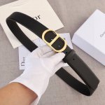 宽度3.5Cm Dior 迪奧 摔紋無線帶身 採用進口雙面頭層牛皮，手感細膩、配經典板扣 商務高端大氣上檔次！品質優良 做工精細；品質保證！帶身可裁剪