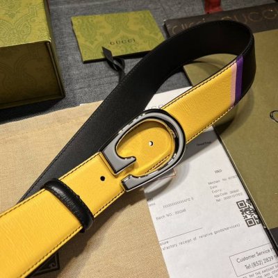 特 古奇，宽4.0Cm，进口小牛皮，新款 这款双色调男士腰带以现代风格手法混搭黑色和黄色皮革，并饰以低调的紫色和粉色条纹。闪亮金色调g搭扣展现整款设计的突出亮点