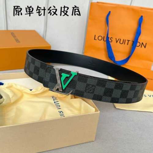特 寬：40Mm 驢家新品 寬度40Mm 驢家Ss23早春新品腰帶系列 意大利原廠皮料 扣頭採用雙拼視覺效果工藝 全方位精打細磨 精密度厚金電鍍 雙面用