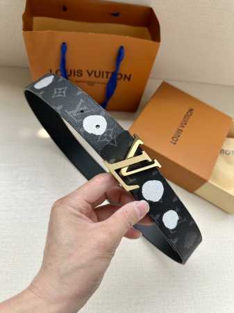 特 4.0宽 Lv X Yk Lv Initiales 双面腰带来自路易威登 X 草间弥生合作系列，展现手绘效果波点印花的艺术精髓。Monogram Eclip - 点击图像关闭