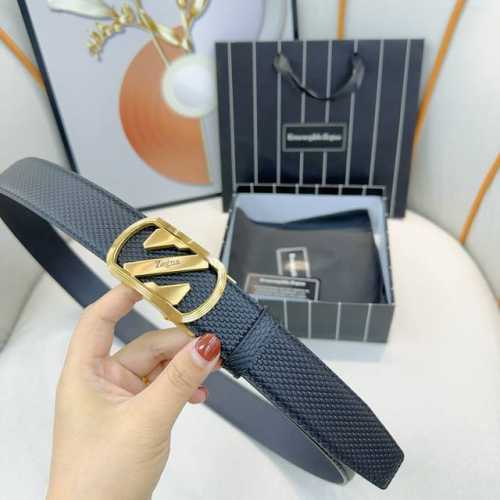 特 品牌：杰尼亚 进口小牛皮，手感细腻柔软。搭配纯钢精品扣，自动扣男士必备！宽度：3.5Cm