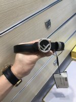 配送专柜包装 打孔针 特 宽20 Mm，原单进口双面头层牛皮，搭配原单钌钯电镀F钻扣，手感.油边近乎完美，原产掌纹皮料定制，双面可用，质感无可挑剔，出众的细节，