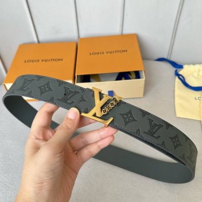 圖片包裝10 寬度：40Mm Lv Pyrmide Truck L Oeii雙面腰帶 驢家 海外原單代特供 面為進口小牛皮壓飾有標誌性品牌圖案效果工藝 原廠配色