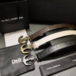 Dolce&Gabbana 全新软质小牛皮腰带，缀以个性化徽标搭扣。小牛皮腰带，搭配徽标装饰搭扣: 腰带宽度：40 Mm 镀钌金属搭扣 意大利制造 带面:牛皮革