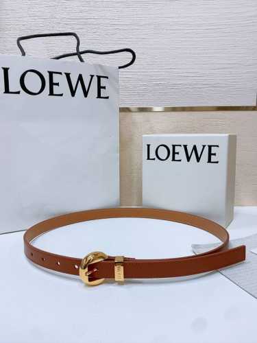 Loewe 罗意威专柜最新同款腰带 选用光滑牛皮革窄款腰带 配有Anagram Pebble针扣 卓越的工艺 个性的造型 精美的材质 宽:2.0Cm