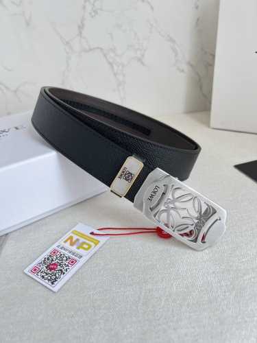 品名：罗意威.Loewe 腰带自动带 皮带 型号：纯钢材质亮面自动扣，自动带身，尾部外穿款 材料：百分百头层牛皮，保证真皮。24K纯钢扣，永不掉色专柜同等质量，