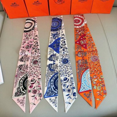 H家新款丝巾，100%重磅真丝斜纹绸，爱马仕束发带 双面双款！顶级斜纹真丝打造 超精细的印花非常清晰 绝对是送礼自用的首选丝带既可绕于颈间，亦可缠于腕部、腰部，