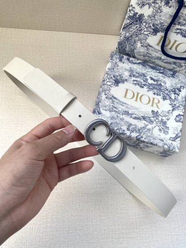 宽度3.0Cm Dior 迪奧 爆款平面無線帶身 Saddle两面头层牛皮皮带。复古做旧金属“Cd”标志 採用進口雙面頭層牛皮