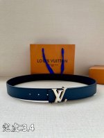 本款3.4宽: Lv Aerogram 双面腰带Lv Aerogram 搭扣占据中央，一面契合搭扣色彩，另一面呈现反差视效
