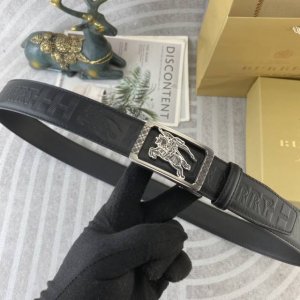巴宝莉 特种皮腰带自动带系列 ，原厂五金精品不锈钢扣，手感柔软舒适 宽3.5Cm。