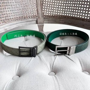 特 P270 Bv 最新款男士编织腰带 双面用 纯手工Intreccio大格子编织 双面意大利小牛皮搭配枪色可旋转针扣 侧面有标识 宽度35Mm 颜色: 洞石色