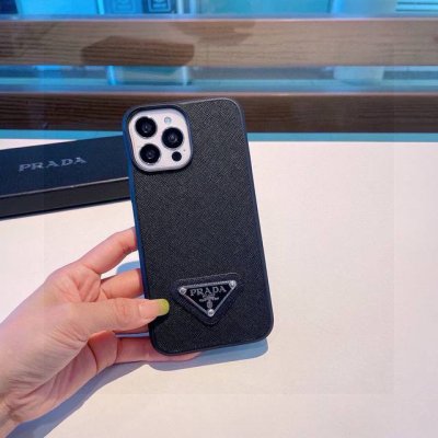 新款上架 普拉达 prada官网同款全包手机壳 精准孔位 iphone16系列更新 型号 为了不出现报错型号 请打开本机查看手机设置显示的型号 iphone16