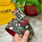 fendi 芬迪 专柜同款 宽4.0Cm 双环正反两面用腰带 Ff按钉搭扣 红色Cuoio Romano皮革材质 反面棕色Ff帆布 饰有拼色Fendilicio