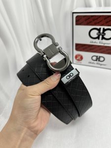 品名：菲拉格幕 原单 材质：原单牛皮腰带 百分百头层牛皮腰带保证真皮，24K纯钢扣，专柜原单品质、做工精细，时尚大牌，送人自用首选 包装： 请认准如图专柜包装赠