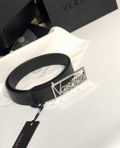 配送专柜包装 打孔针 专柜同款、实拍专柜官网，尺寸:35 Mm，原版字母镂空钢扣头，极富设计美感 ，双面采用意大利进口原版牛皮，清晰美观，皮质软，手感舒适，档次