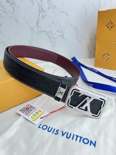 品名： Lv..路易..威登腰带皮带原单 型号：挂扣，经典纯钢材质镂空挂扣，头层牛皮，图片实物拍摄 材料：头层牛皮，挂扣系列，纯钢材质扣头，钯镀电镀工艺永不掉色