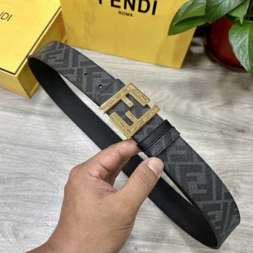 Fendi 芬迪 专柜同款 宽4.0Cm 双环正反用腰带 Ff按钉搭扣 黑色Cuoio Romano皮革材质 反面面料带有烟草黄和黑色Ff图案 黑色珐琅金属饰面