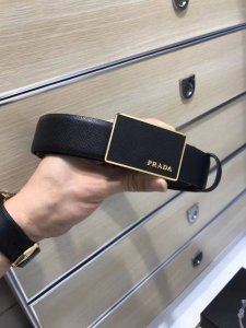 特 P210 配送专柜包装 打孔针 35Mm，支持Nfc 原单双面进口十字纹头层牛皮带身，搭配原版经典三角微标扣，手感.油边近乎完美，原产十字纹皮料牛皮定制，质