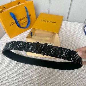 寬：40Mm 驢家ss新品 Nxykivinitiales 來自路易威登x草間彌生合作系 列，展現手繪效果波點印花的藝術精髓。Monogram Eclipse