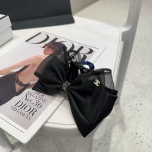 配包装盒 Chanel 香奈儿 最新款小香抓夹，超级好看！名媛范儿十足，小仙女必备