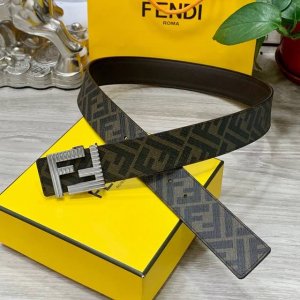 Fendi 芬迪 专柜同款 双环正反用腰带 Ff按钉搭扣 棕色Cuoio Romano皮革材质 反面面料带有烟草黄和黑色Ff图案 黑色珐琅金属饰面 时尚经典 百
