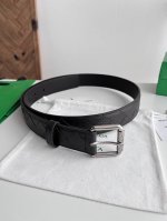 Bv 2026最新款男士编织腰带 纯手工Intreccio大格子编织 意大利原厂荔枝纹小牛皮 扁孔设计 搭配微复古银色带格纹滚轮针扣 可活动皮圈 宽度35Mm