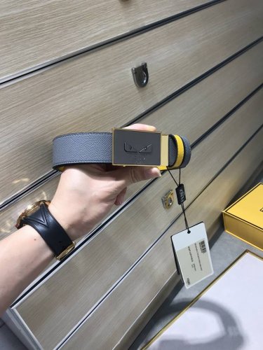 期待已久补单终于出货了 配送包装 批宽35Mm，原单进口双面头层牛皮，搭配原单钌钯电镀四层磨砂小怪兽，手感.油边近乎完美，原产皮料定制，质感无可挑剔，出众的细节