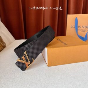 Louis Vuitton ：经典原单品质，压小格面搭配原版皮底，原单精品钢扣，精工制作，细节看图，实物拍摄，高端奢华，宽度4.0Cm DDD