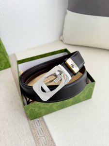 品名：古奇.Gu...Cci 腰带自动带 皮带 型号：自动扣，纯钢材质自动扣，自动带身，尾部外穿款 材料：百分百头层牛皮，保证真皮。24K纯钢扣专柜同等质量，