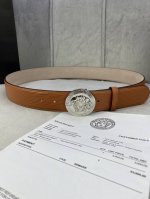 宽度4.0Cm 范思哲 此款水波纹 腰带饰有标志性的Versace美杜莎头像扣，彰显品牌格调。是一款精美的衣橱必备单品。