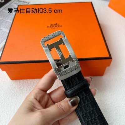 特 品牌： 爱马仕 新款进口小牛皮，手感细腻柔软。搭配纯钢自动精品钢扣，宽度：3.5Cm